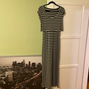 Maxi Nursing Dress Pea in the Pod
